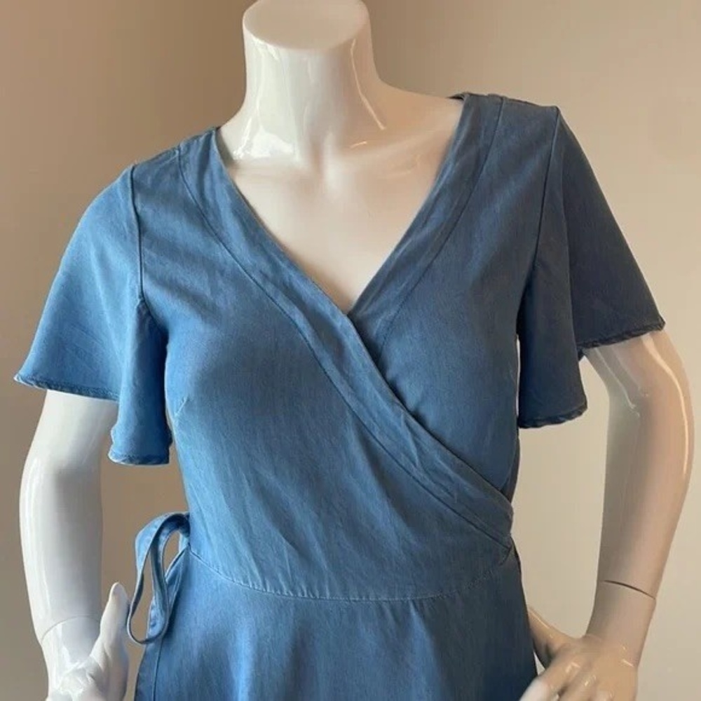 LOFT Chambray Wrap Dress Short Sleeves V Neck Tie Waist Mini Size 4P - Picture 3 of 9